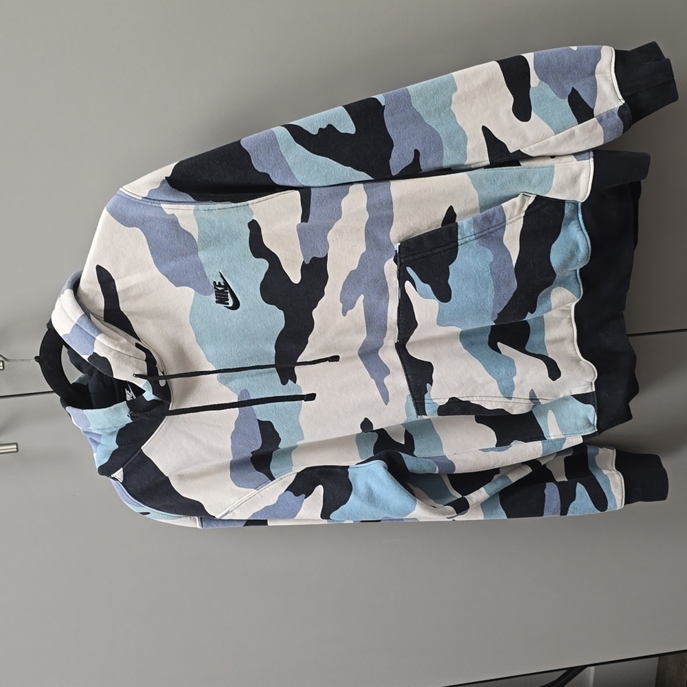Nike men’s camouflage/ camo pattern hoodie size M